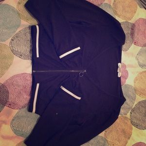 Croped black and white zipped shirt